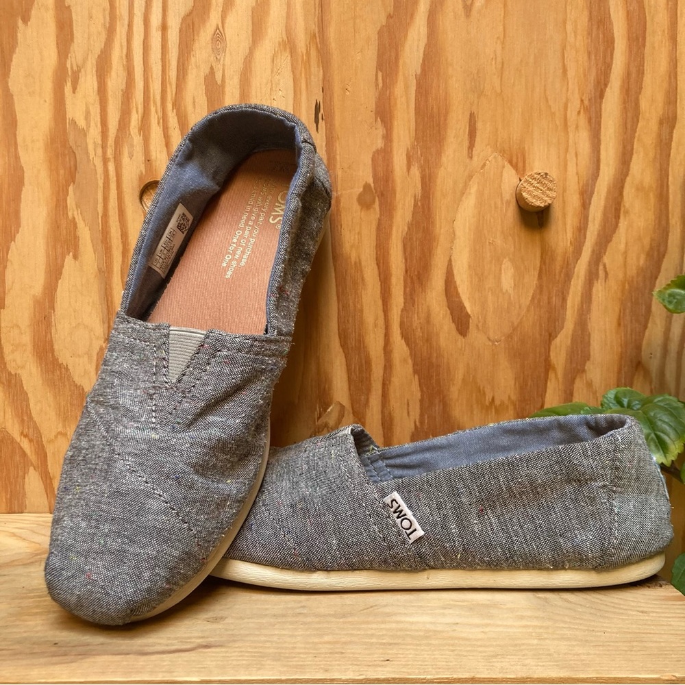 TOMS Classic Gray Multi Speckle Chambray Slip Ons, size 7